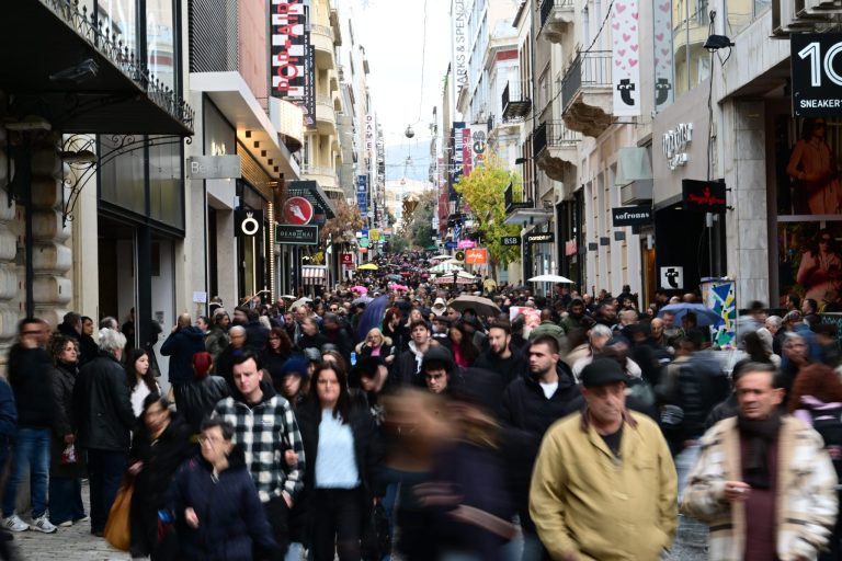 Δημογραφική «βόμβα» στην Ελλάδα: Προειδοποίηση ΟΟΣΑ για τους εργαζόμενους έως το 2050