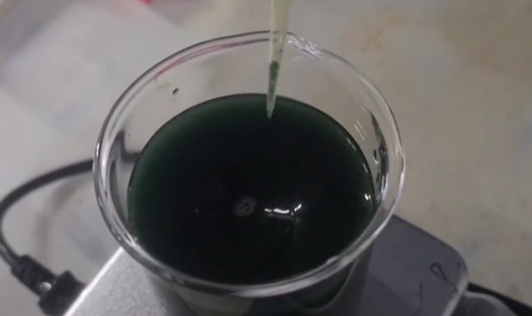 Μπλε μέλι: Η ελληνική καινοτομία που ξετρελαίνει τους τουρίστες και ταξιδεύει στον κόσμο