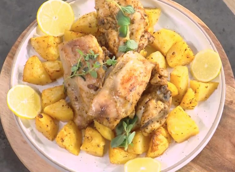 Η Αργυρώ Μπαρμπαρίγου ετοιμάζει κοτόπουλο με πατάτες στο air fryer