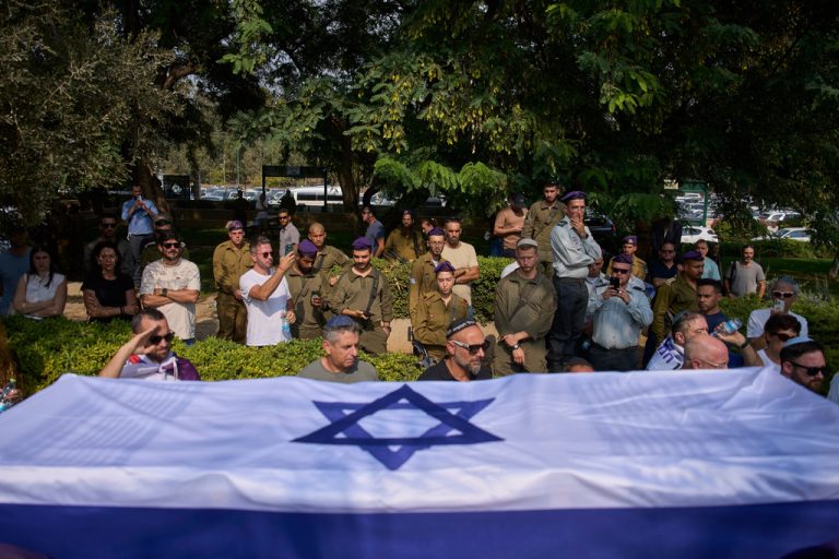 Σε ισραηλινοαμερικανό στρατιωτικό ανήκει η σορός ομήρου που παρέδωσε η Χαμάς την Τρίτη