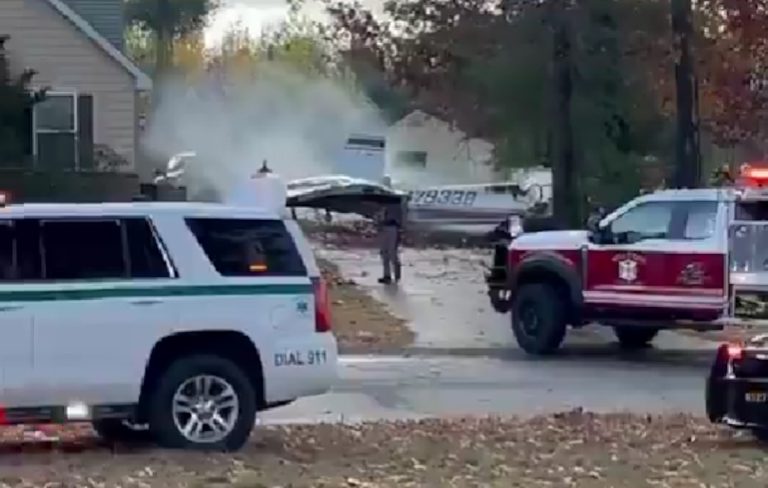 Νέα Υόρκη: Ένας νεκρός από πτώση μικρού αεροπλάνου σε πάρκο – Βίντεο από το σημείο της συντριβής