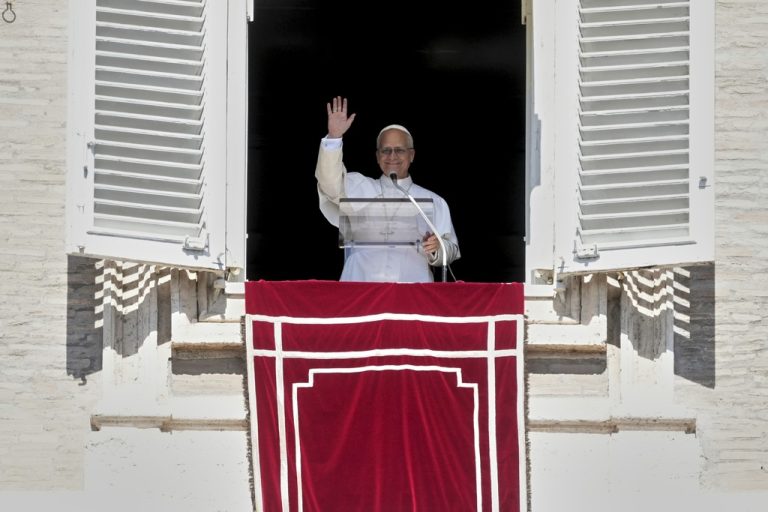 Live η άφιξη του Πάπα στην Αγκυρα