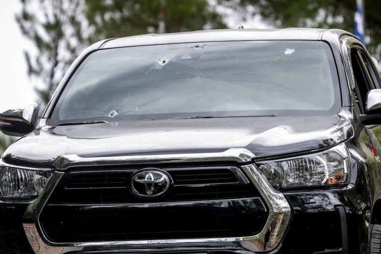 Βεντέτα στα Βορίζια: Η στιγμή που απομακρύνεται το αυτοκίνητο του 39χρονου που έπεσε νεκρός