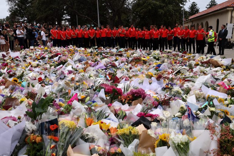 Αλμπανέζι: Κίνητρο της φονικής επίθεσης στην παραλία Μπόνταϊ μοιάζει να ήταν η ιδεολογία του ΙΚ