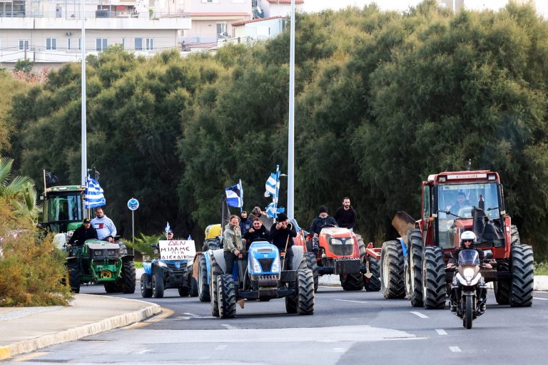 Ανυποχώρητοι οι αγρότες: Την Τετάρτη μπλόκο στο λιμάνι του Βόλου και στα διόδια Ρίου Αντιρρίου