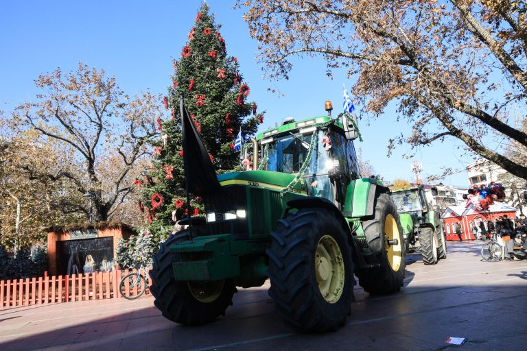 Κρίσιμη ημέρα για τις αγροτικές κινητοποιήσεις μετά το νέο κάλεσμα της κυβέρνησης για διάλογο