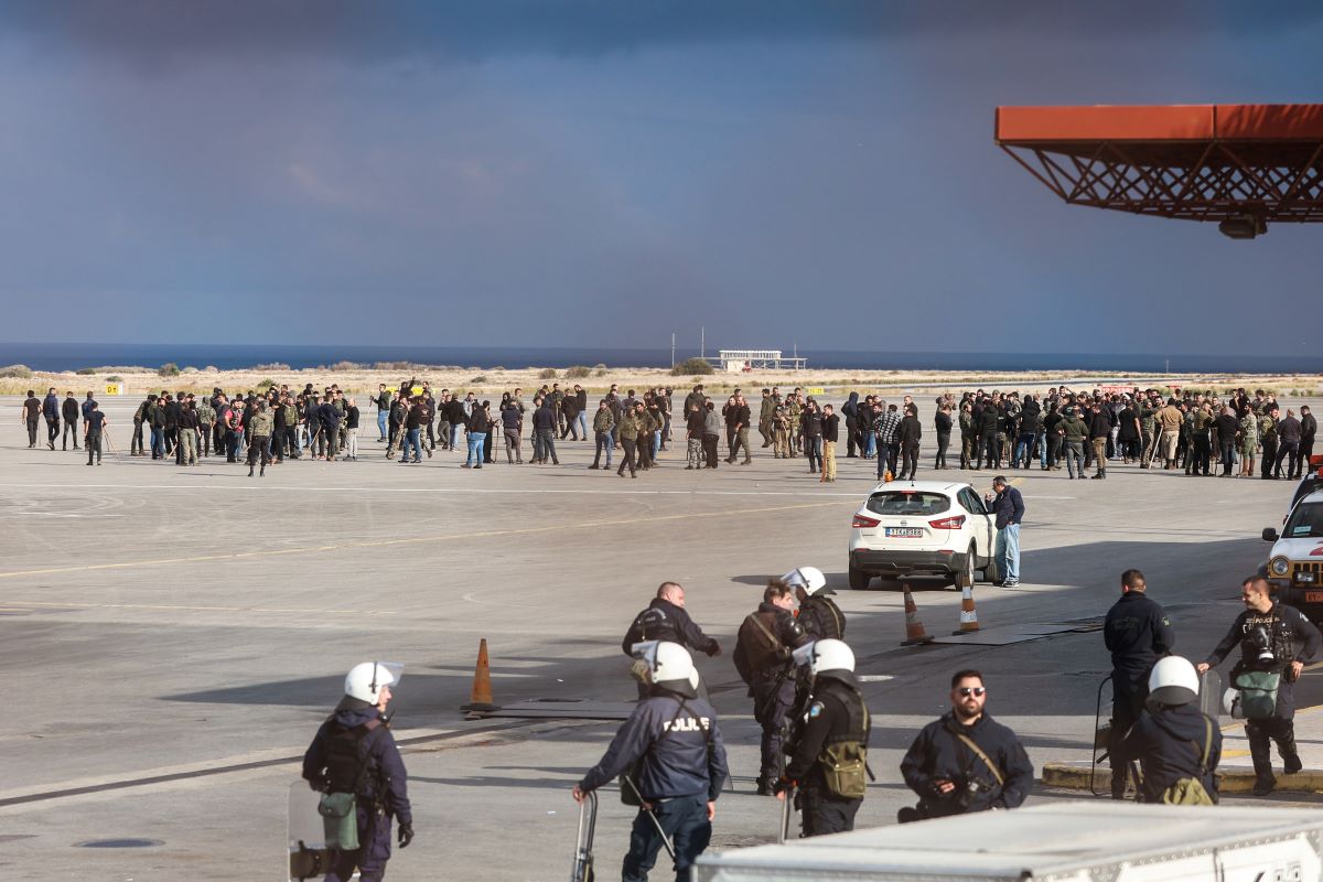 Αγρότες στο αεροδρόμιο Ηρακλείου
