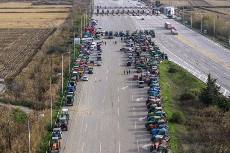 Οι αγρότες θα κλείσουν το λιμάνι της Θεσσαλονίκης την Παρασκευή – Πως θα κινηθούν τα μπλόκα από Δερβένι και Μάλγαρα