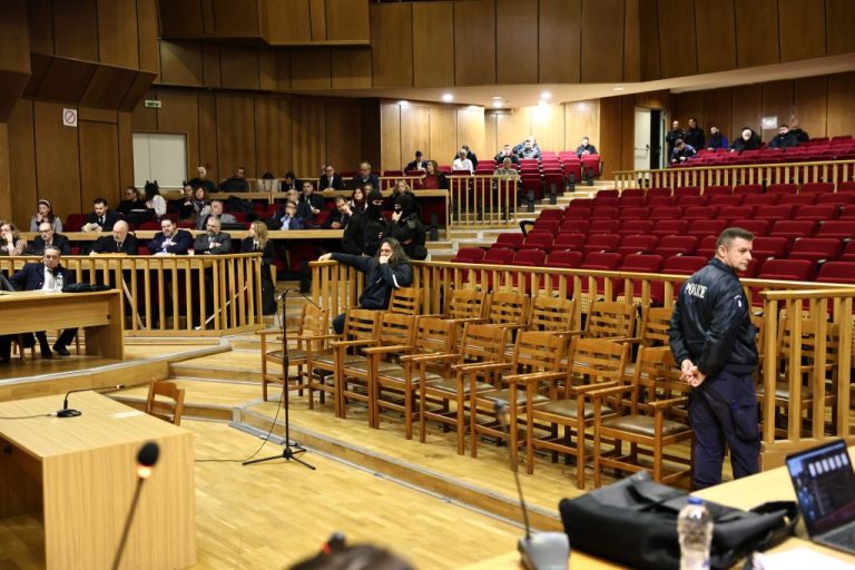 Δίκη Χρυσής Αυγής: «Ανοιχτό το ενδεχόμενο αύξησης ποινών» – Συνεχίζεται η αγόρευση της Εισαγγελέως