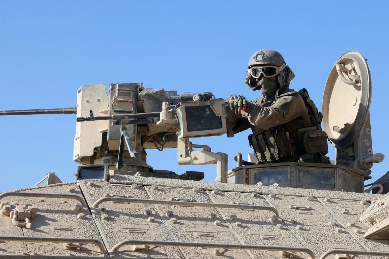 Ο ισραηλινός στρατός ανακοίνωσε ότι «αναστέλλει προσωρινά» πλήγμα που θα εξαπέλυε εναντίον υποδομών της Χεζμπολάχ στον νότιο Λίβανο