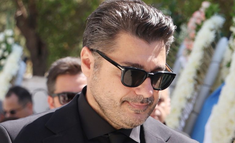 Λάμπρος Κωνσταντάρας: Μέσα στην εβδομάδα θα μάθουμε μία καταγγελία για σεξουαλική κακοποίηση σε βάρος τραγουδιστή