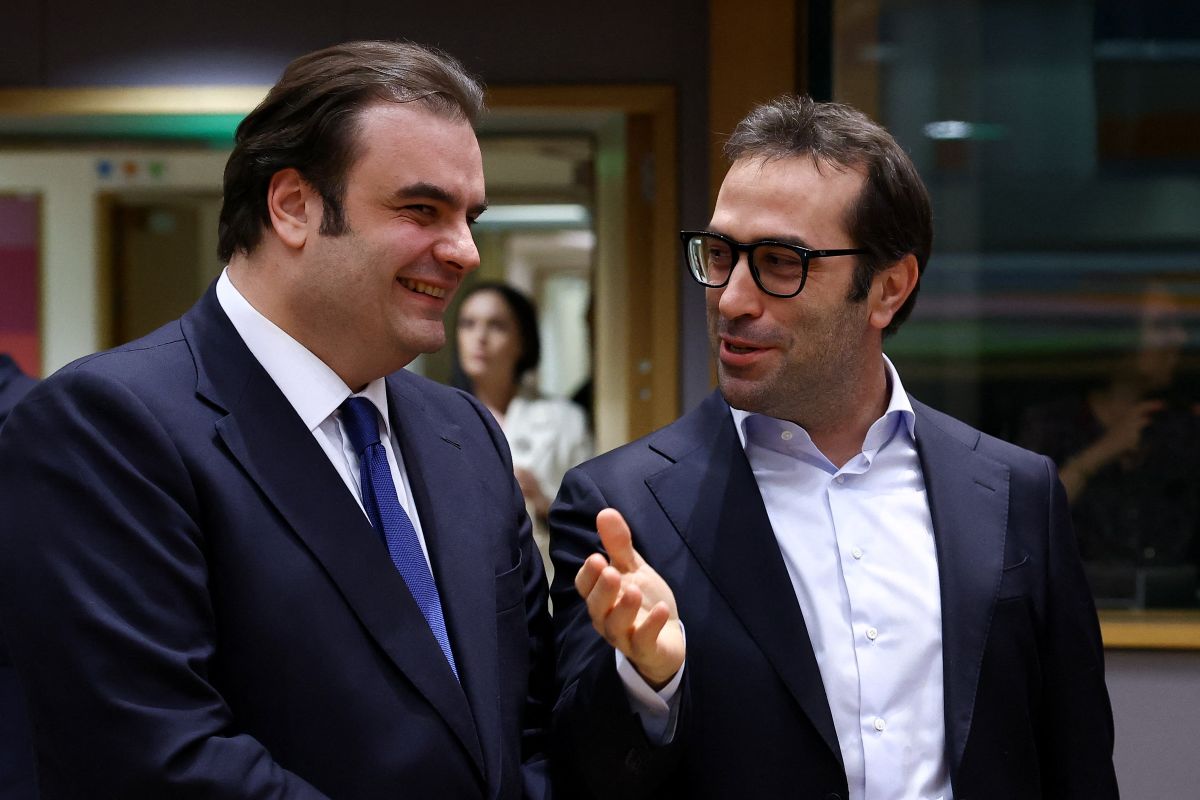 Ο Κυριάκος Πιερρακάκης με τον Ισπανό ομόλογό του Κάρλος Κουέρπο στο Eurogroup