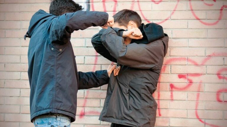 Αμαλιάδα: Ανήλικος εκβίαζε 12χρονο – Του είχε αποσπάσει 8.000 ευρώ