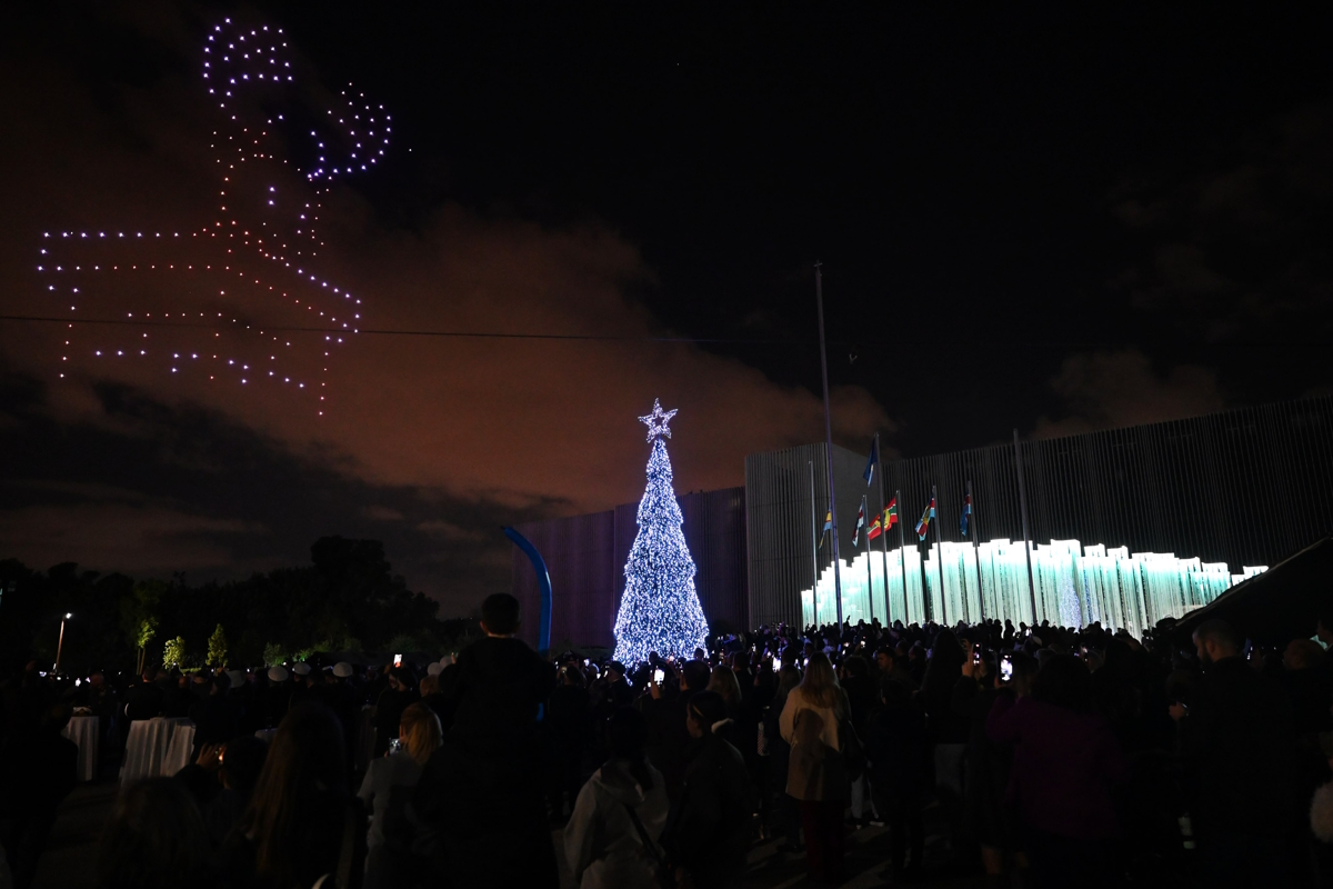 Παρουσία του Νίκου Δένδια έγινε η φωταγώγηση του χριστουγεννιάτικου δέντρου του Υπουργείου Εθνικής Άμυνας