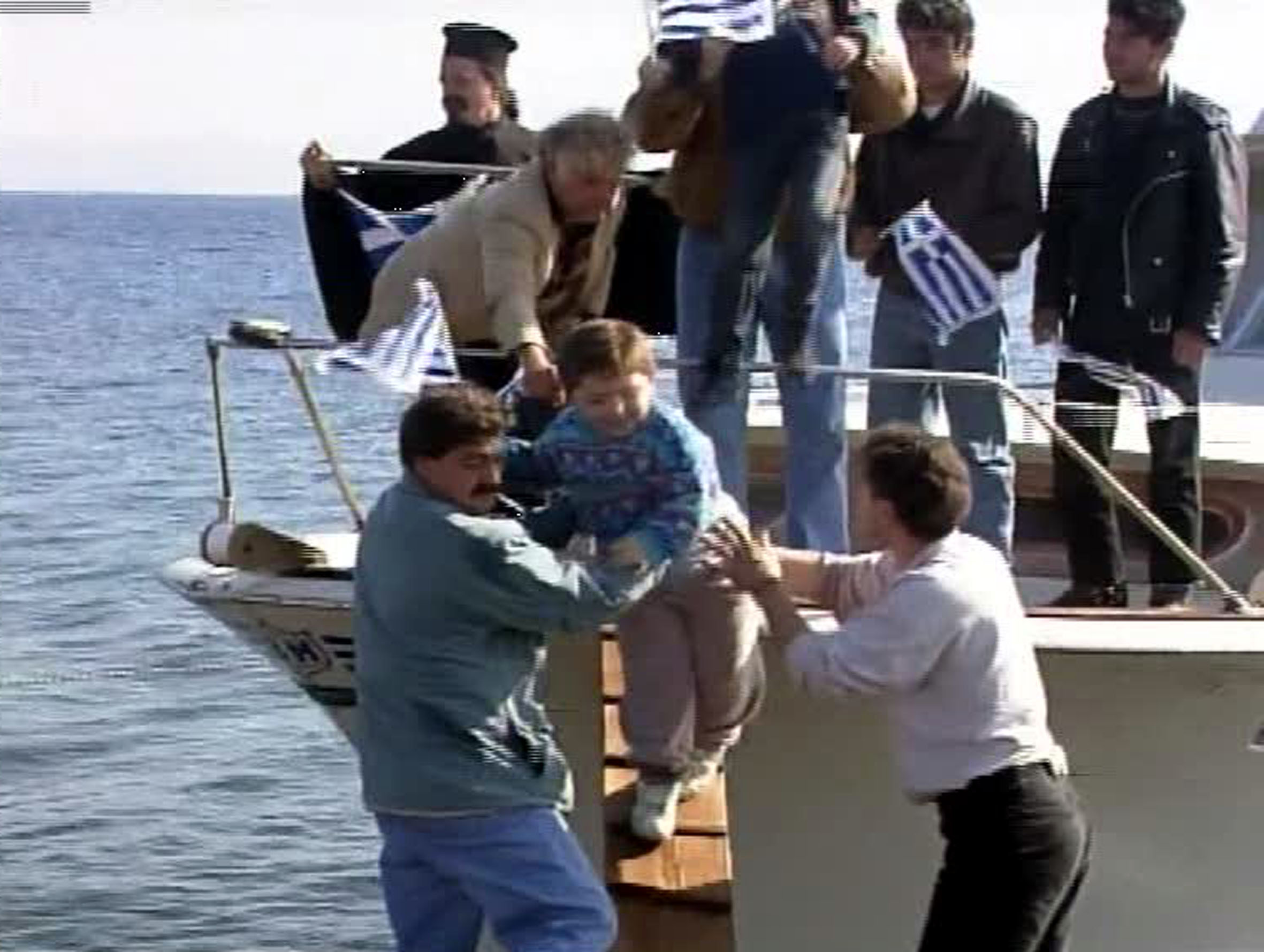 Οι Έλληνες που πήγαν στα Ίμια κι έστησαν ελληνικές σημαίες