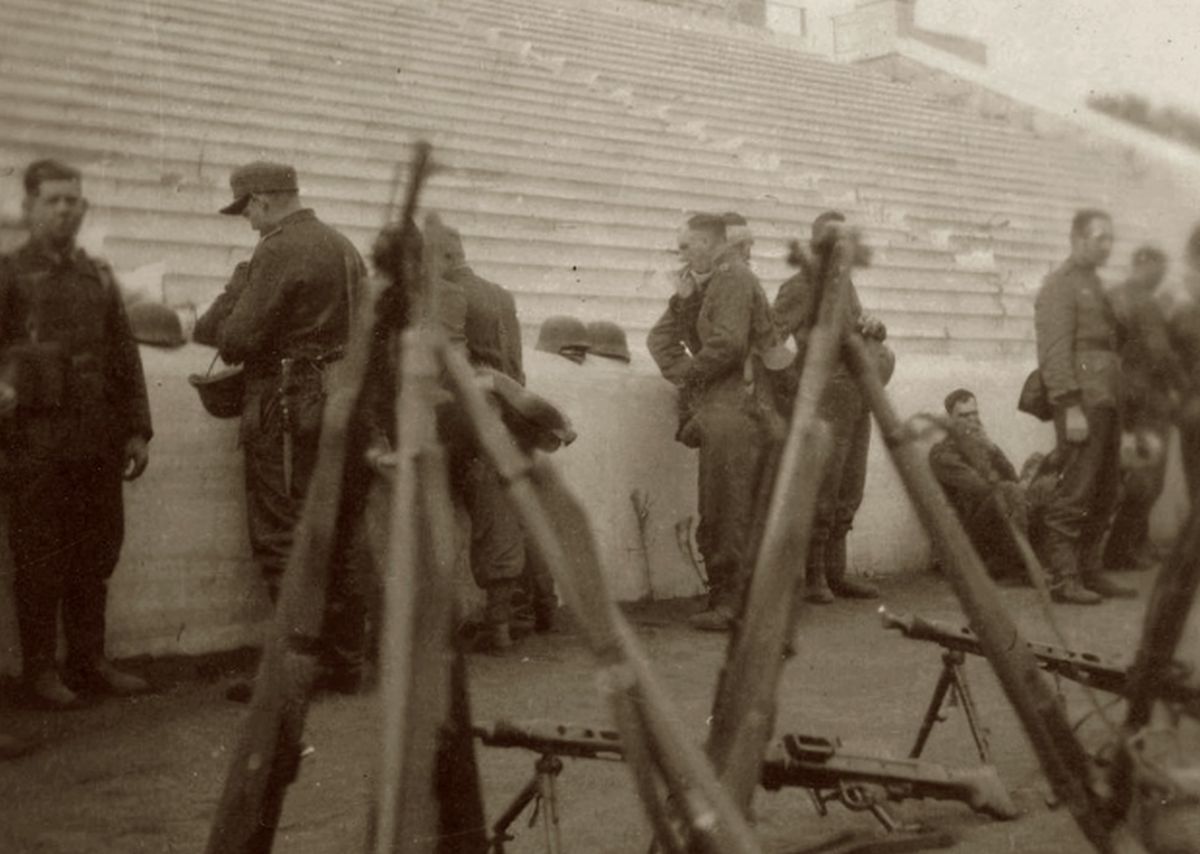 Δημοπρασία στο eBay με σπάνιες φωτογραφίες από την εκτέλεση των 200 στην Καισαριανή