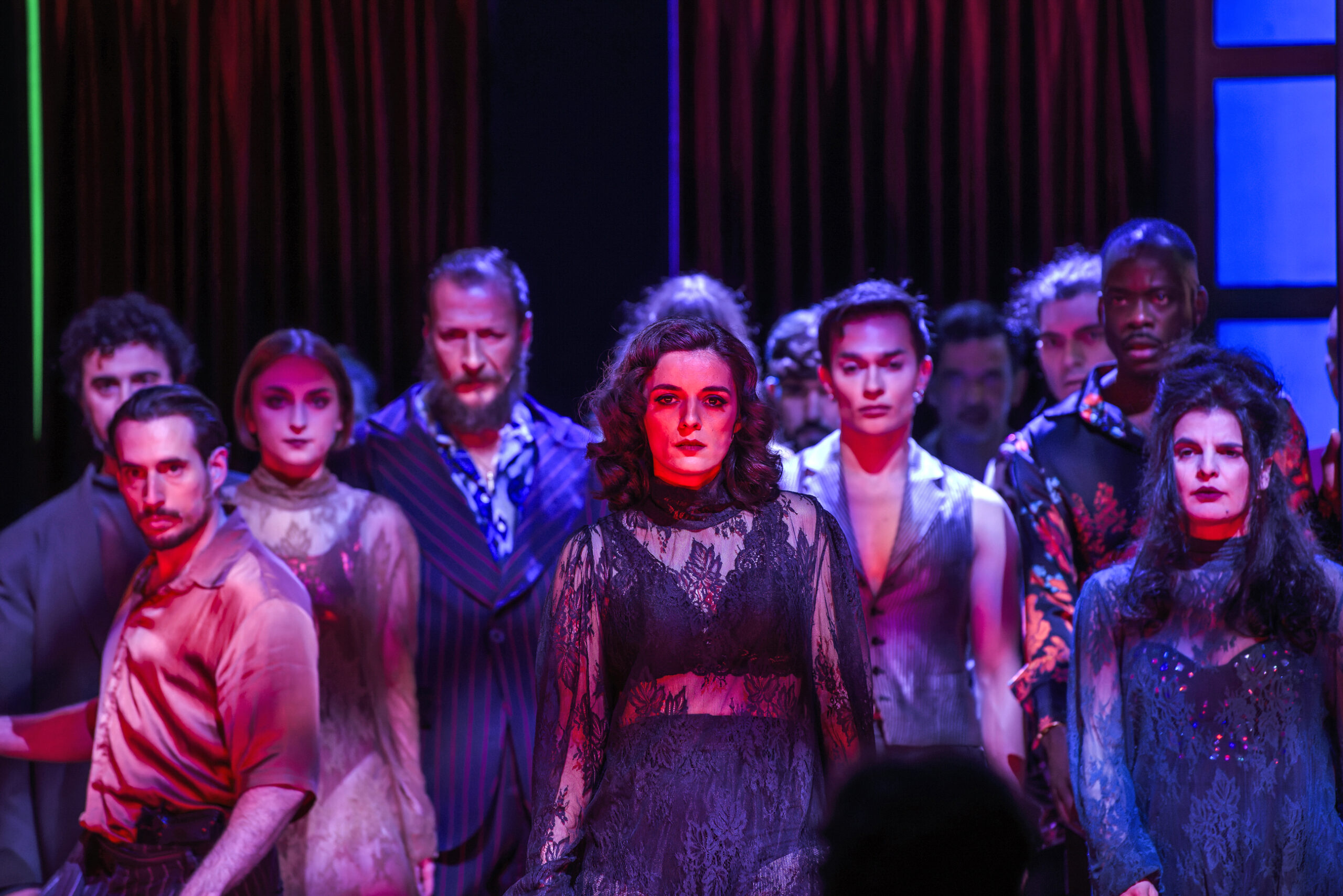 O θίασος της παράστασης 